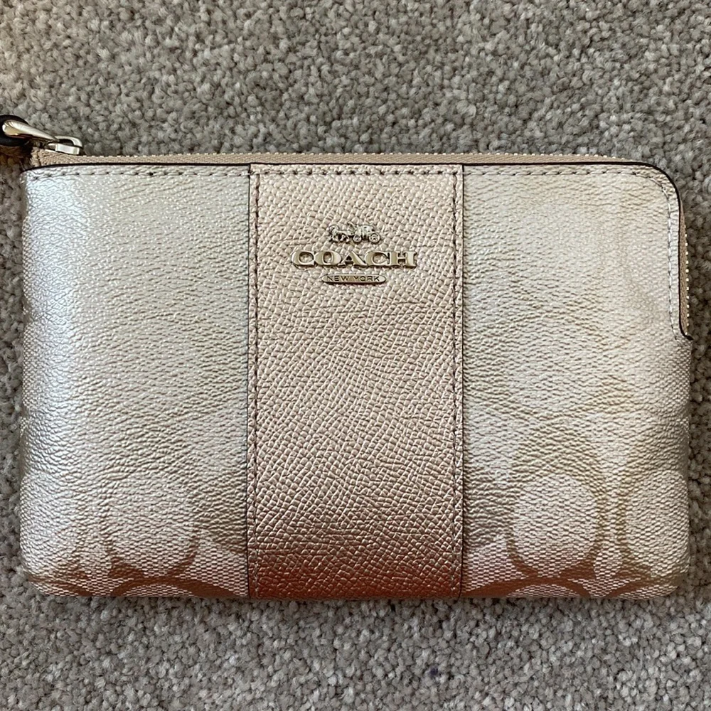 Coach - Boxed Wristlet - Silver/Platinum - NEW - Picture 2 of 7
